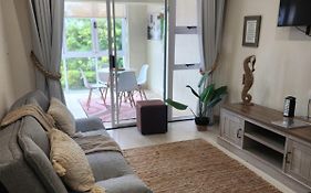 Shell Shores -Apartment With Balcony, Sea Views And Private Parking